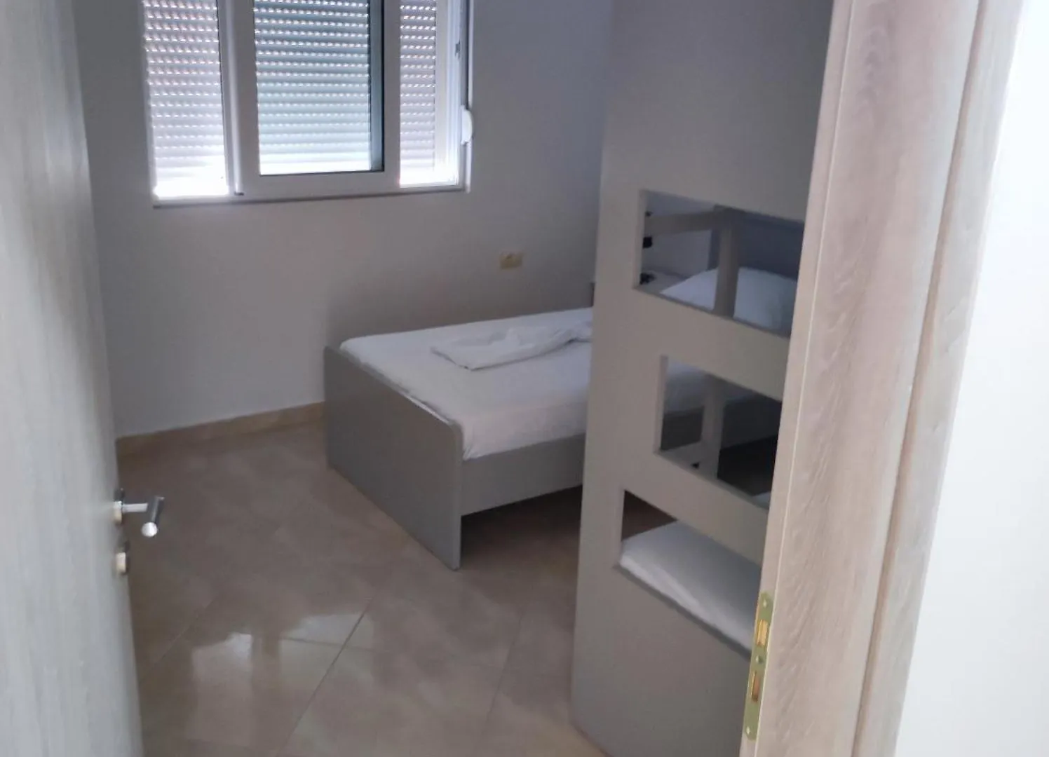 Near Beach Saranda Wifi Apartment